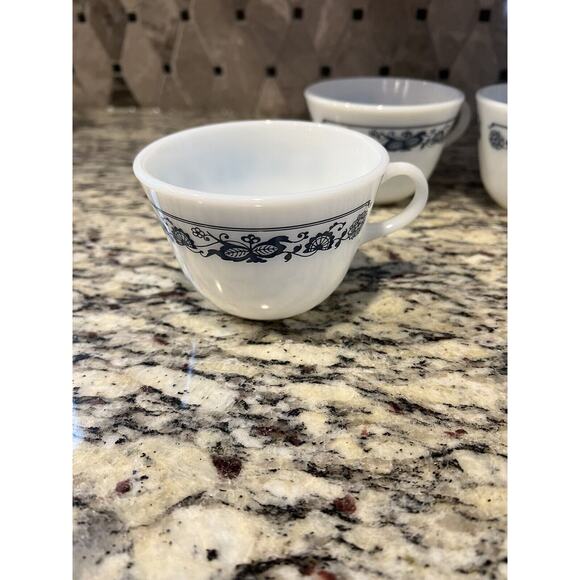 Corning Corelle Old Town Blue Onion Milk Glass Mugs Round Handle Vintage Set/4 - Picture 3 of 7